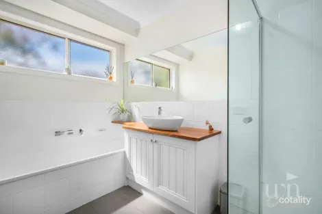 Property photo of 3 Sabo Place Mount Martha VIC 3934