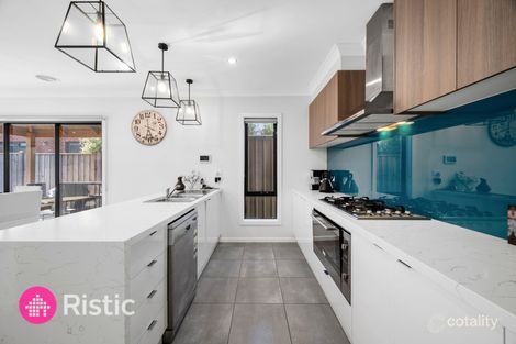 Property photo of 18 Abloom View Mickleham VIC 3064