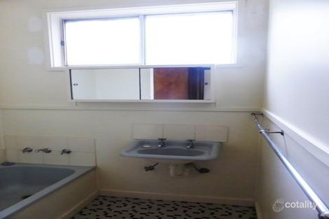 Property photo of 1 Newton Grove Glen Waverley VIC 3150