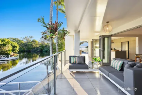 Property photo of 14 Ensenada Court Broadbeach Waters QLD 4218