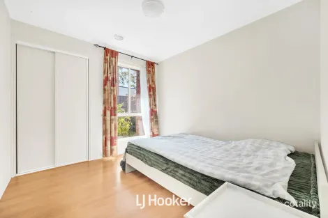 Property photo of 37 Lawson Way Endeavour Hills VIC 3802