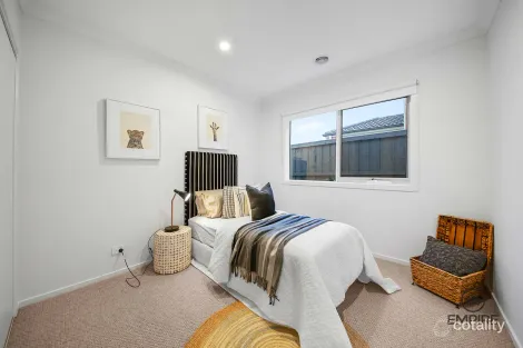 Property photo of 21 Kunlun Crescent Clyde North VIC 3978