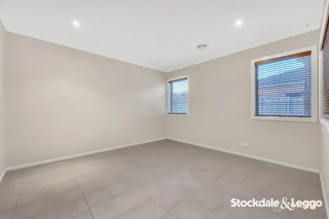 Property photo of 29 Dalmuir Boulevard Deer Park VIC 3023