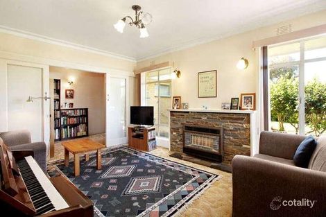 Property photo of 1 Sinclair Crescent Macleod VIC 3085
