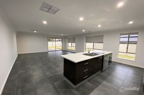 Property photo of 7 Baxter Court Lavington NSW 2641