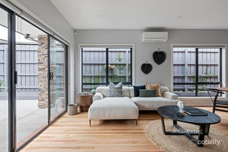 Property photo of 2/26 Foch Street Reservoir VIC 3073
