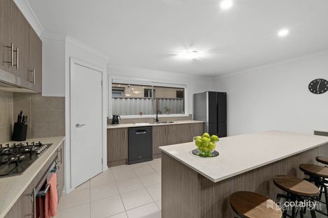 Property photo of 35 Willowtree Drive Pakenham VIC 3810