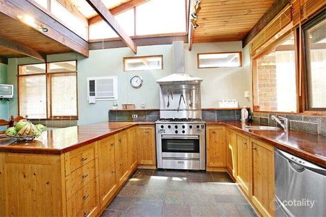 Property photo of 23 Storey Avenue Research VIC 3095