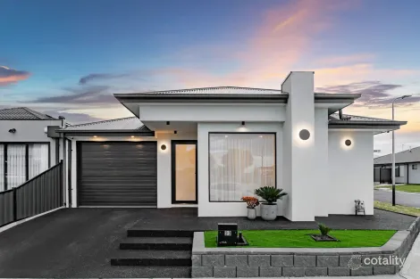 33 Darwinia Dr, Mickleham, VIC 3064