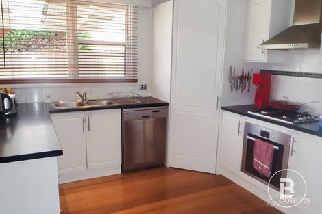 Property photo of 37 Mahon Avenue Kennington VIC 3550