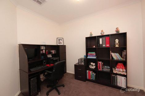 Property photo of 15 Pipit Circuit South Morang VIC 3752