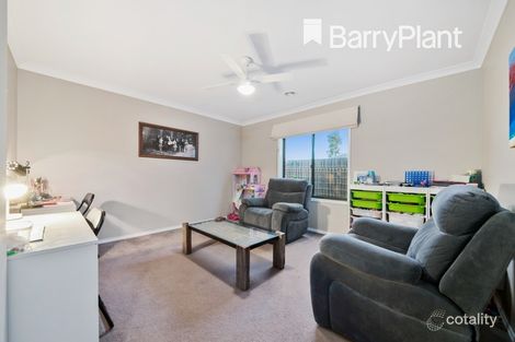 Property photo of 3 Heyington Place Drouin VIC 3818