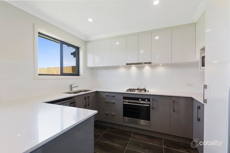 Property photo of 18 Wallbank Way Bulli NSW 2516