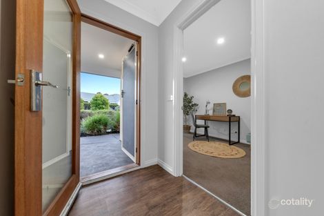 Property photo of 18 Homebush Avenue Cranbourne East VIC 3977