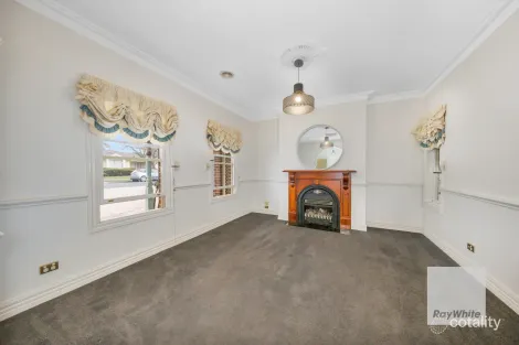 Property photo of 5 Tussock Grove Cairnlea VIC 3023
