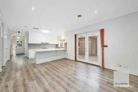 Property photo of 5 Tussock Grove Cairnlea VIC 3023