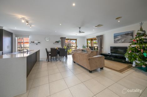 Property photo of 28 Sunny Park Close Gisborne VIC 3437