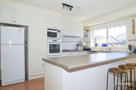 Property photo of 8 Mathoura Court Berwick VIC 3806