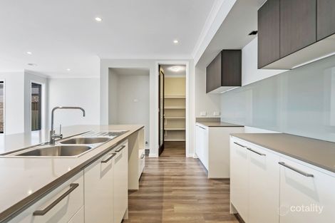 Property photo of 22 Featherwood Crescent Craigieburn VIC 3064