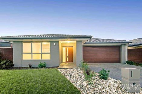 8 Cob Tce, Clyde North, VIC 3978