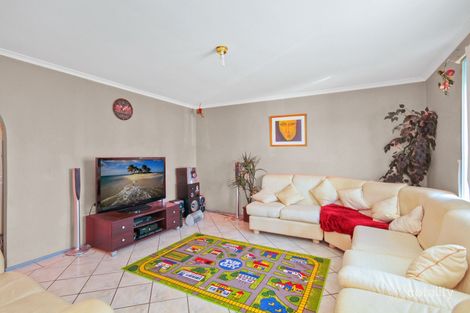6 Hibiscus Cl, Bateau Bay, NSW 2261