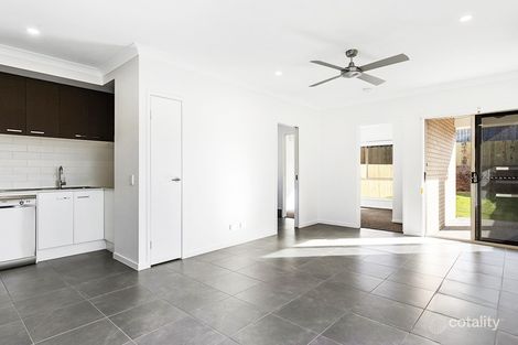 2/111 Mercy Cct, Park Ridge, QLD 4125