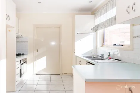 Property photo of 2/93 Kambrook Road Caulfield North VIC 3161