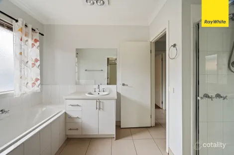 Property photo of 33 Long Tree Drive Harkness VIC 3337