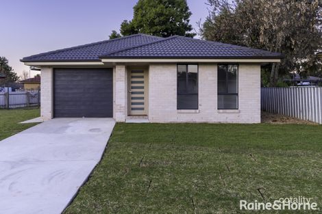 2/3 Toy Pl, Tolland, NSW 2650