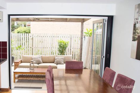 Property photo of 2/156 Clarence Road Indooroopilly QLD 4068