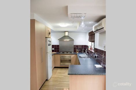 Property photo of 2/156 Clarence Road Indooroopilly QLD 4068