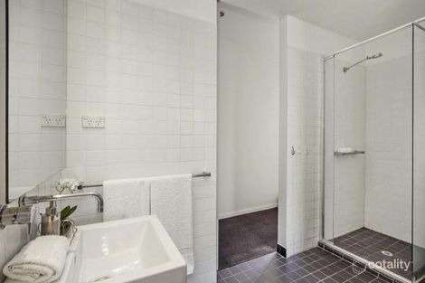 Property photo of 402/211 Powlett Street East Melbourne VIC 3002