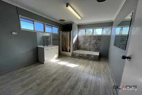 Property photo of 53A Beardmore Crescent Dysart QLD 4745