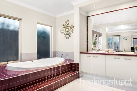 Property photo of 7 Dartmouth Court Manor Lakes VIC 3024