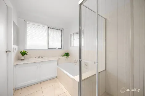 Property photo of 95 Grandview Grove Wendouree VIC 3355