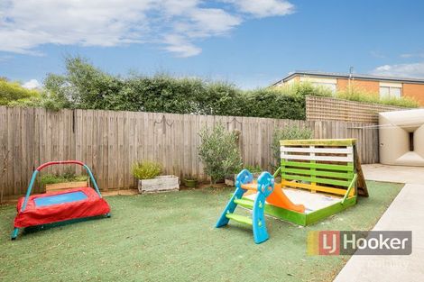 Property photo of 2/10 Quinlan Court Werribee VIC 3030