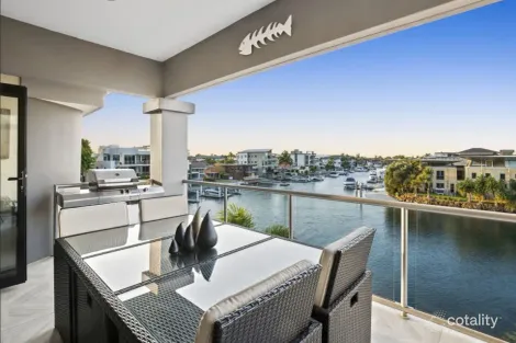 Property photo of 11/36-38 Oatland Esplanade Runaway Bay QLD 4216
