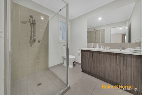 Property photo of 27 City Vista Circuit Cranbourne West VIC 3977