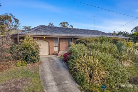 7 Chatham Ave, Mount Helen, VIC 3350