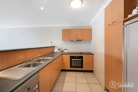 Property photo of 2/2 Goring Street Coorparoo QLD 4151