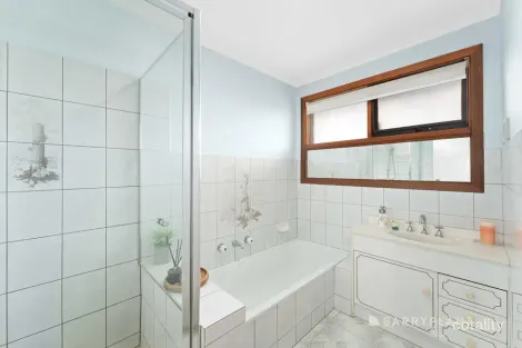 Property photo of 110 Centenary Drive Mill Park VIC 3082