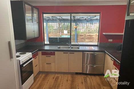 Property photo of 25 Manbari Crescent Wanneroo WA 6065