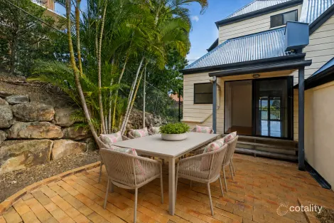 2/16 GLASSEY ST, RED HILL, QLD 4059