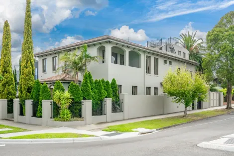 Property photo of 2 College Street Elsternwick VIC 3185