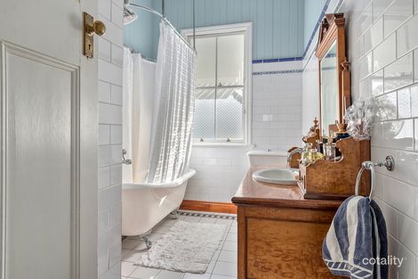 Property photo of 74 Lockerbie Street Kangaroo Point QLD 4169