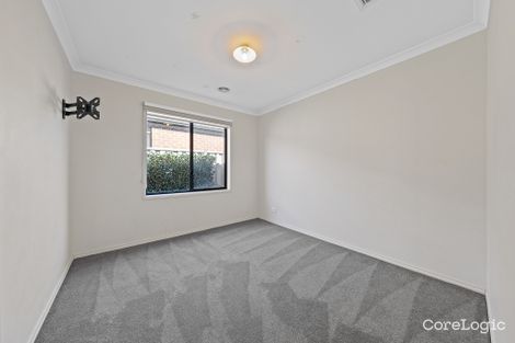 Property photo of 21 Beagle Street Cranbourne East VIC 3977