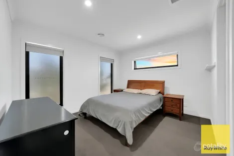 Property photo of 36 Stonefly Circuit Weir Views VIC 3338