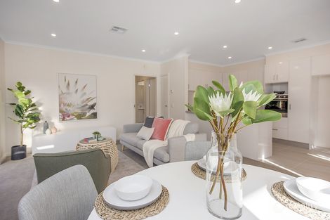 Property photo of 28/8 Pottage Circuit Macleod VIC 3085