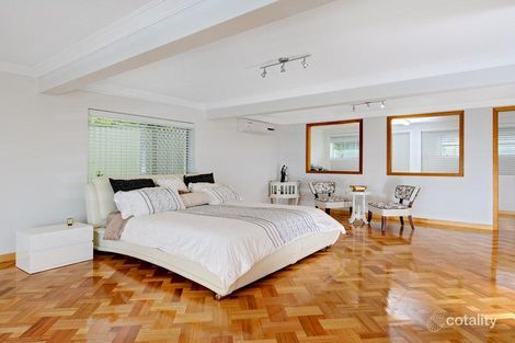 Property photo of 31 Cresthaven Drive Mansfield QLD 4122