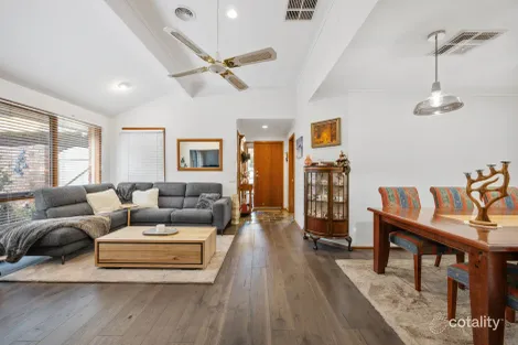 Property photo of 16 Adelaide Close Berwick VIC 3806